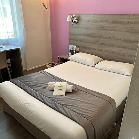 Brit Hotel Confort Nevers Centre Gare Екстер'єр фото
