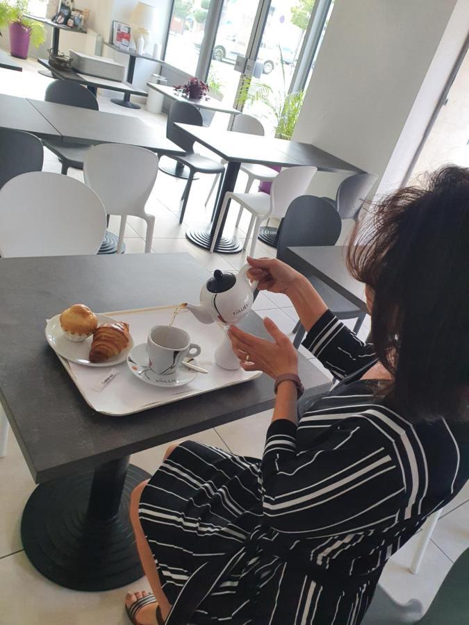 Brit Hotel Confort Nevers Centre Gare Екстер'єр фото