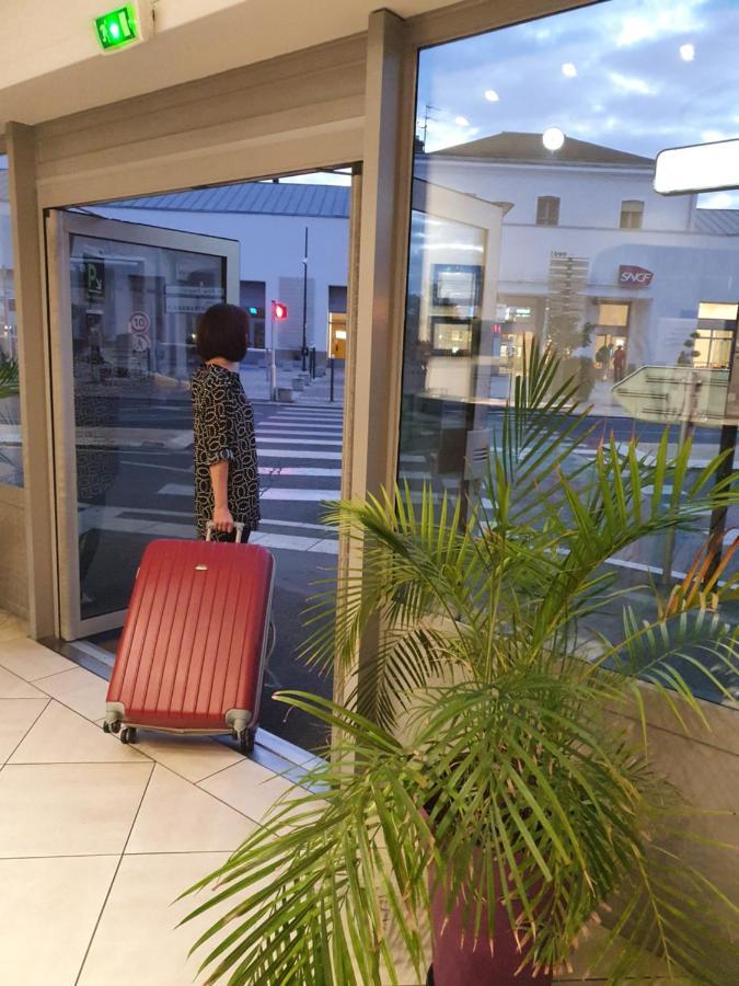 Brit Hotel Confort Nevers Centre Gare Екстер'єр фото