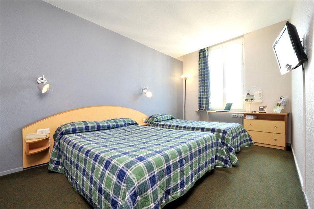 Brit Hotel Confort Nevers Centre Gare Екстер'єр фото