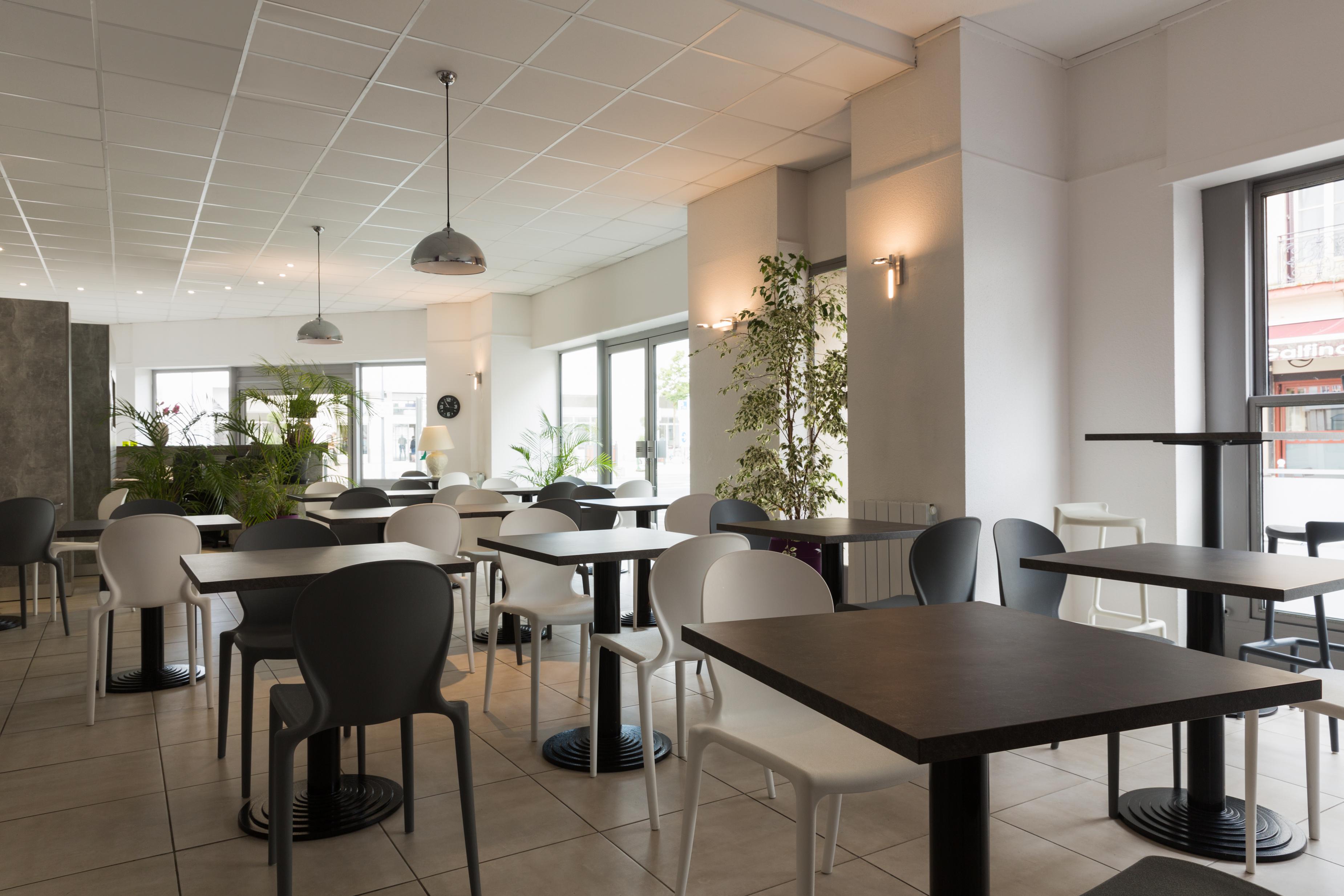 Brit Hotel Confort Nevers Centre Gare Екстер'єр фото