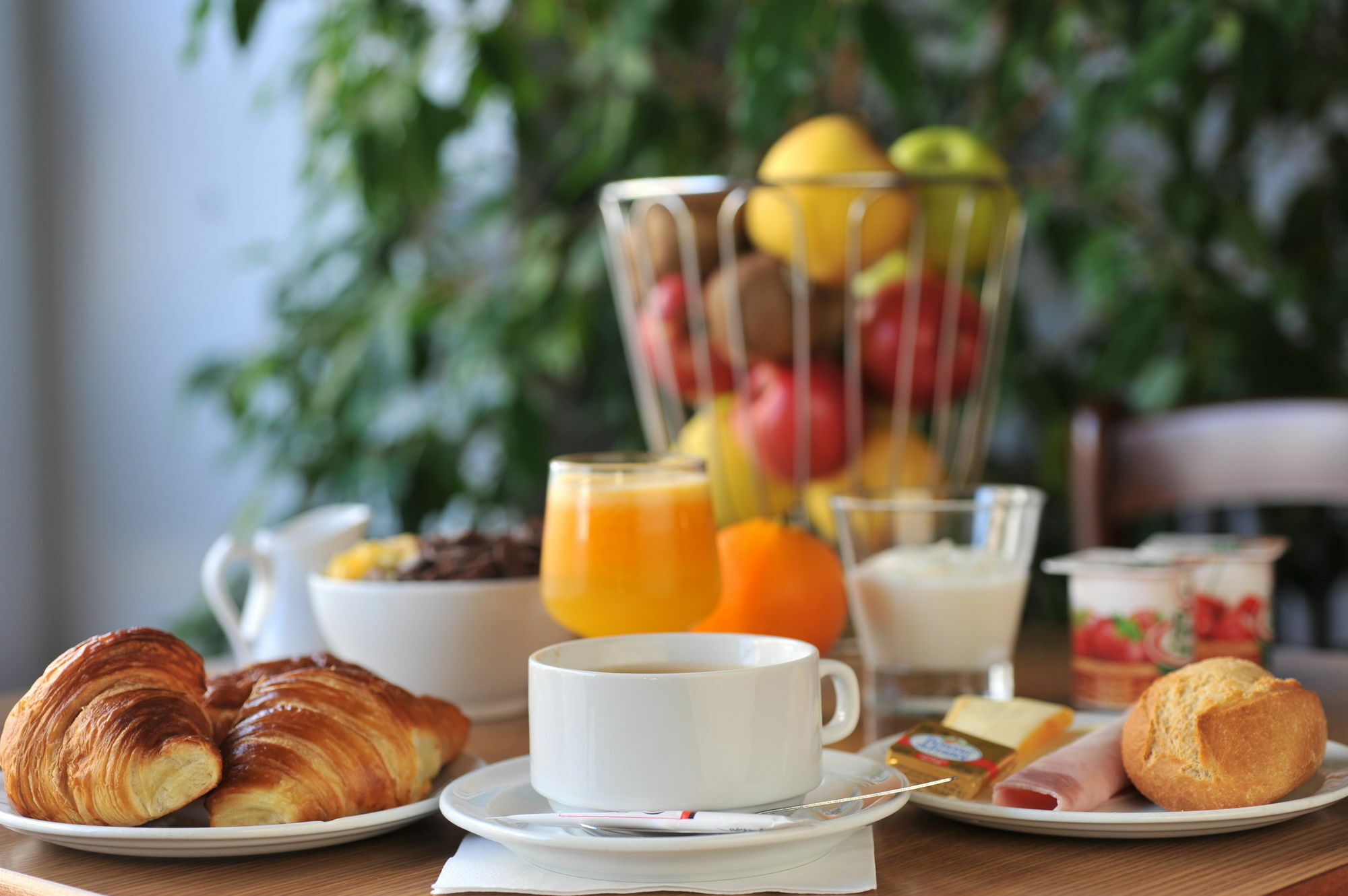 Brit Hotel Confort Nevers Centre Gare Екстер'єр фото