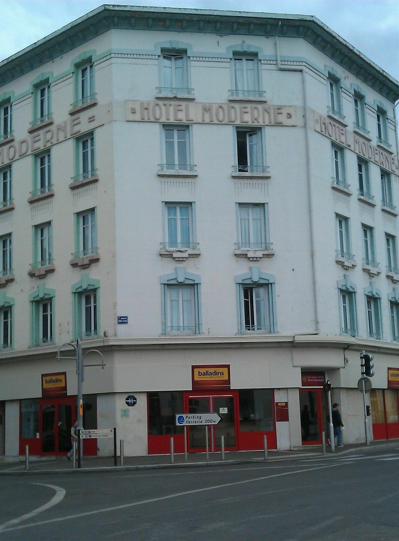 Brit Hotel Confort Nevers Centre Gare Екстер'єр фото