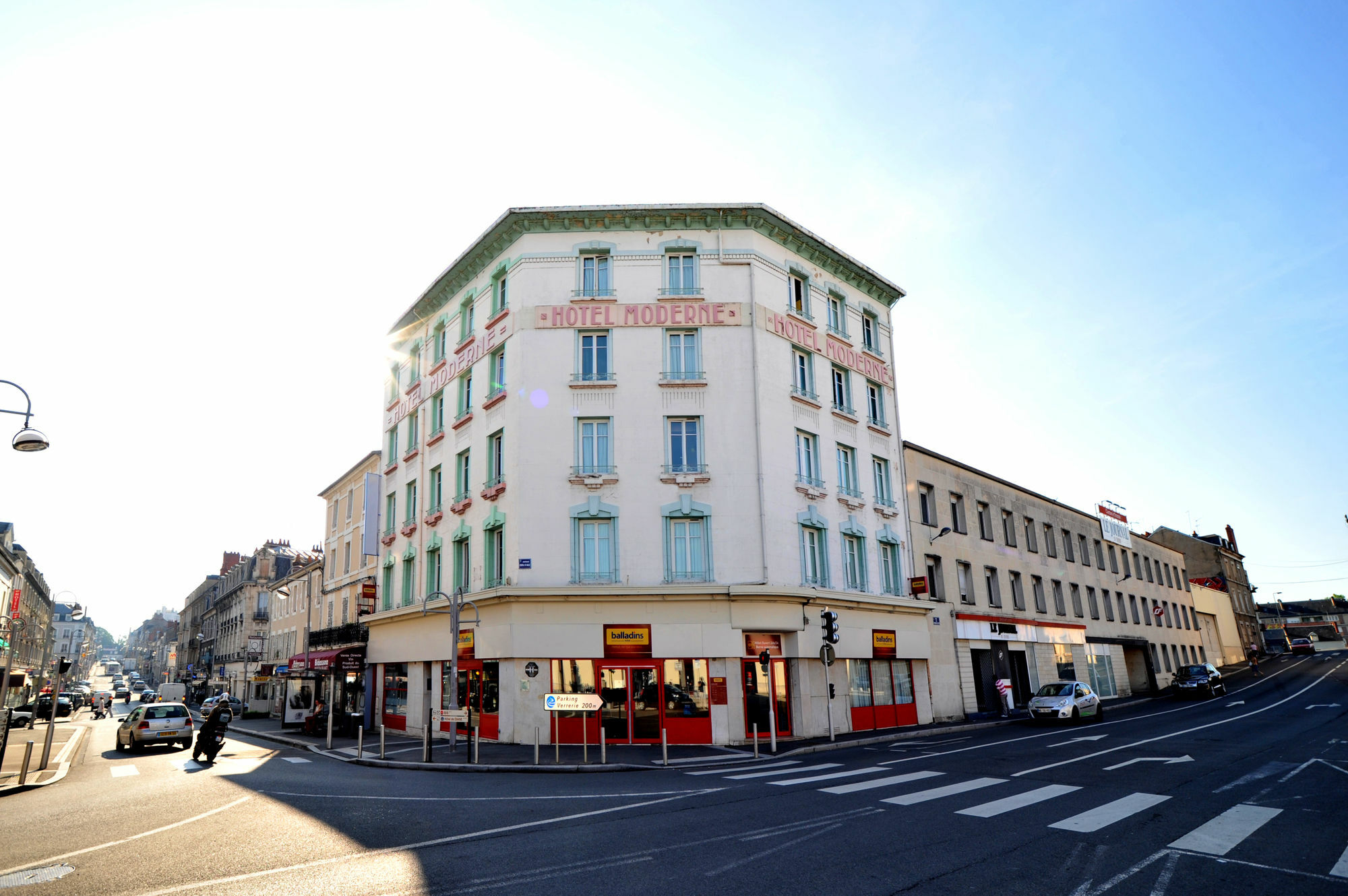 Brit Hotel Confort Nevers Centre Gare Екстер'єр фото